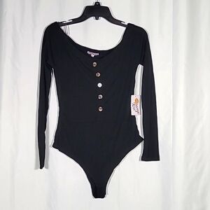 Range kiss  bodysuit